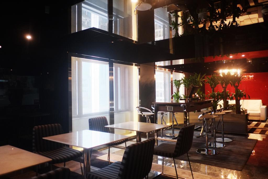 Hotel The Mira Hongkong Zewnętrze zdjęcie Interior of a restaurant in Seoul, South Korea