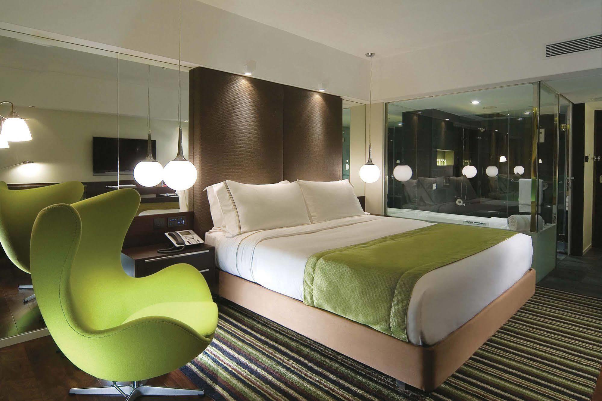 Hotel The Mira Hongkong Pokój zdjęcie A room at the hotel